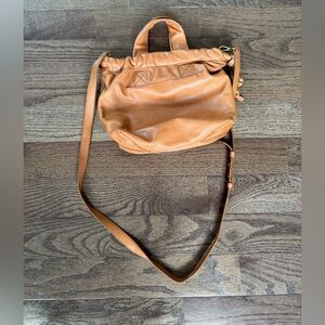 Madewell Tan Leather Crossbody Bag with Adjustable Strap and Top Handle